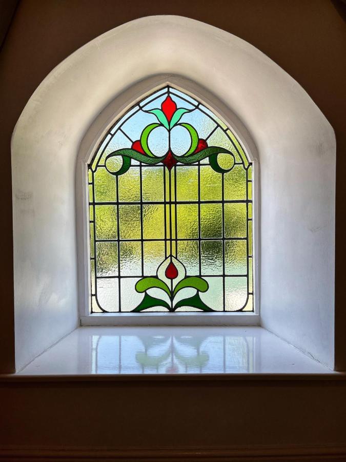 The Old Chapel Villa แอ็กซ์มินสเตอร์ ภายนอก รูปภาพ